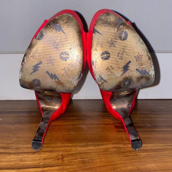 Betsey Johnson neon red pumps - Picture 6 of 7